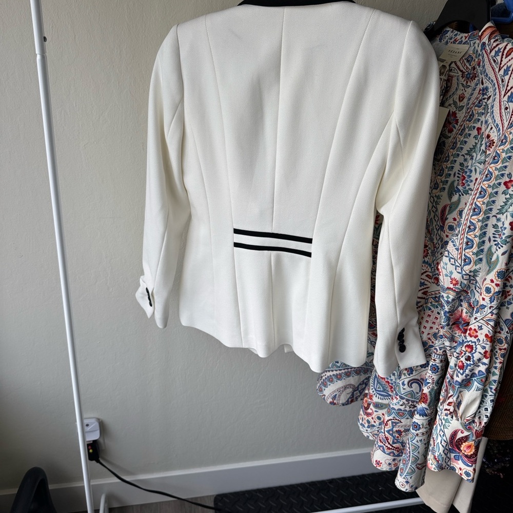 White House Black Market Ivory Blazer with Black Piping - Picture 4 of 4